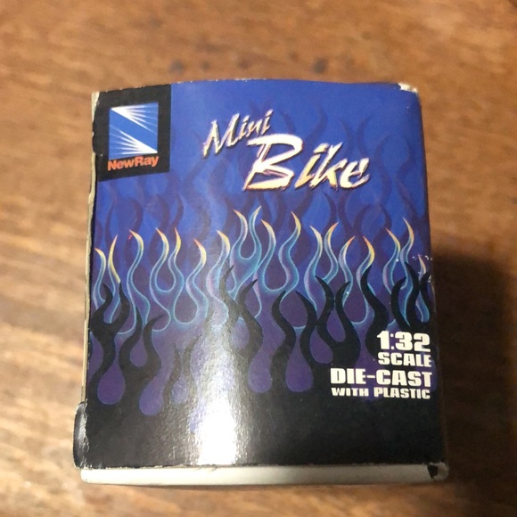 Mini Bike Suzuki GSX 1300R NIB 1/32 scale motorcycle - Picture 7 of 7